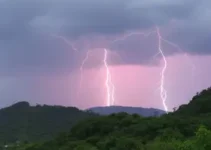 Pinhais deve ter trovões e raios