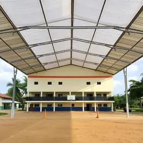 reforma e quadra coberta em escola de Pinhais