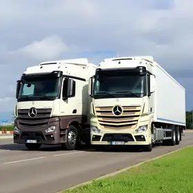 Paraná caminhões Mercedes-Benz Atego serviços públicos